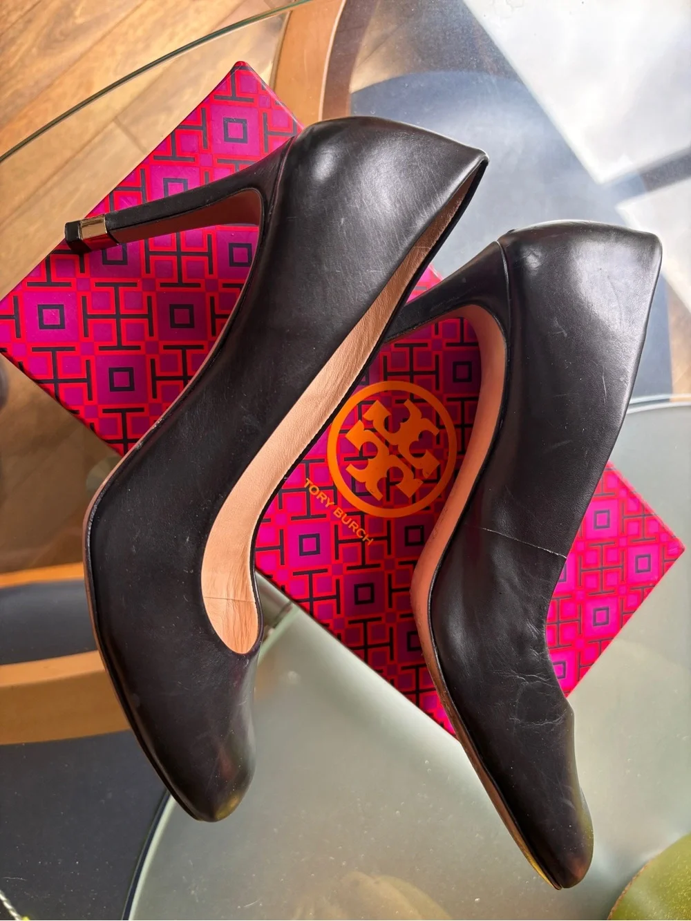 Tory Burch Black Leather Pumps Gold Hardware Heel Size 8.5M - Picture 5 of 13